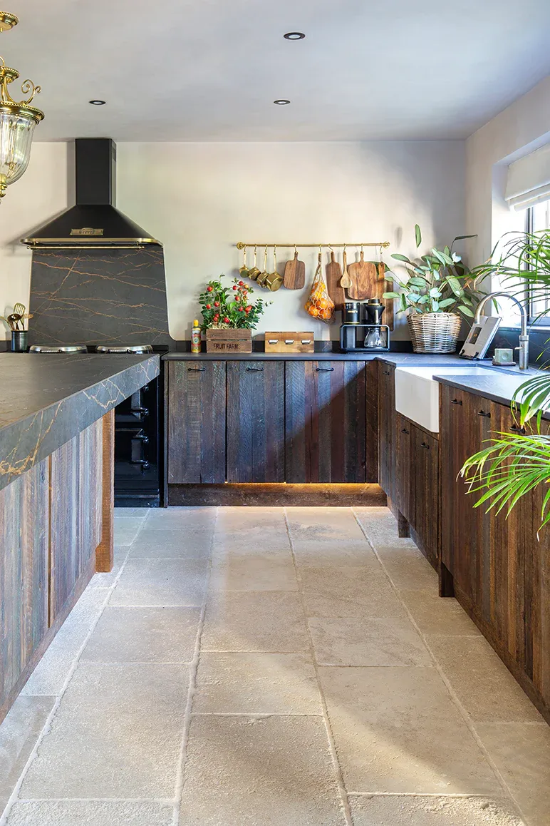 Laminate flooring installation